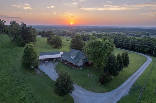250 High Meadows Ln, Shelbyville, TN 37160