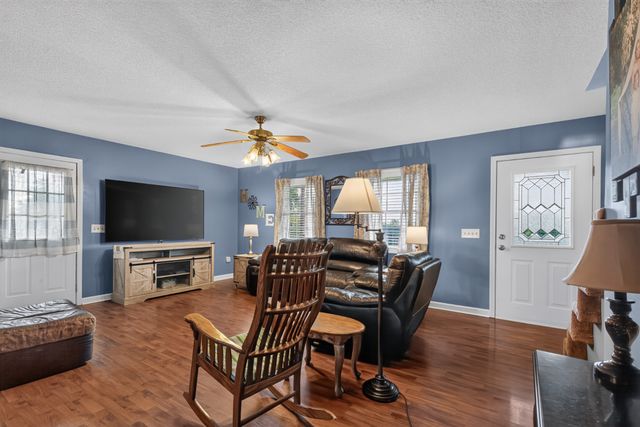 250 High Meadows Ln, Shelbyville, TN 37160