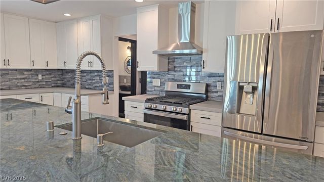 2870 Belcastro Street, Las Vegas, NV 89117