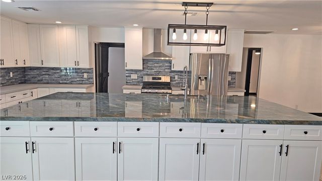 2870 Belcastro Street, Las Vegas, NV 89117