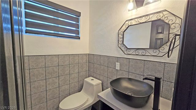 2870 Belcastro Street, Las Vegas, NV 89117