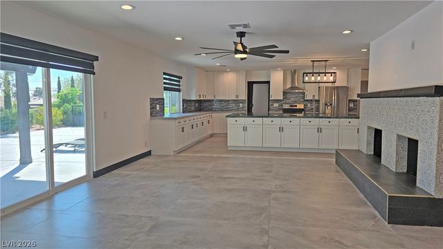 2870 Belcastro Street, Las Vegas, NV 89117