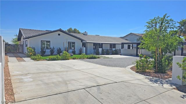 2870 Belcastro Street, Las Vegas, NV 89117