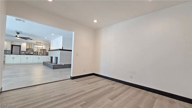 2870 Belcastro Street, Las Vegas, NV 89117