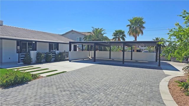 2870 Belcastro Street, Las Vegas, NV 89117