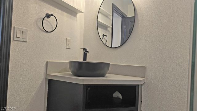 2870 Belcastro Street, Las Vegas, NV 89117