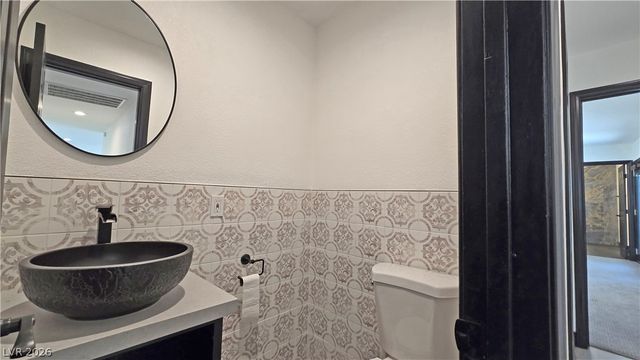 2870 Belcastro Street, Las Vegas, NV 89117