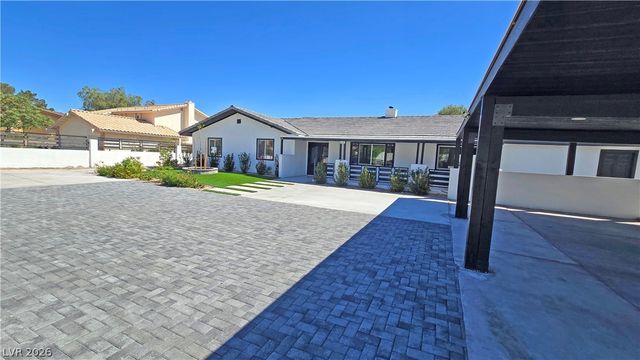 2870 Belcastro Street, Las Vegas, NV 89117