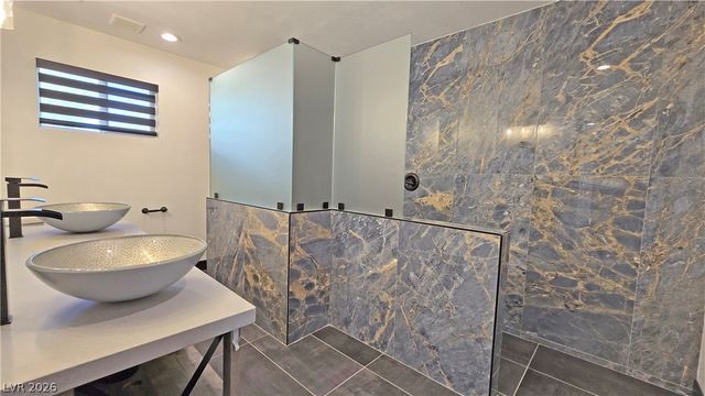 2870 Belcastro Street, Las Vegas, NV 89117