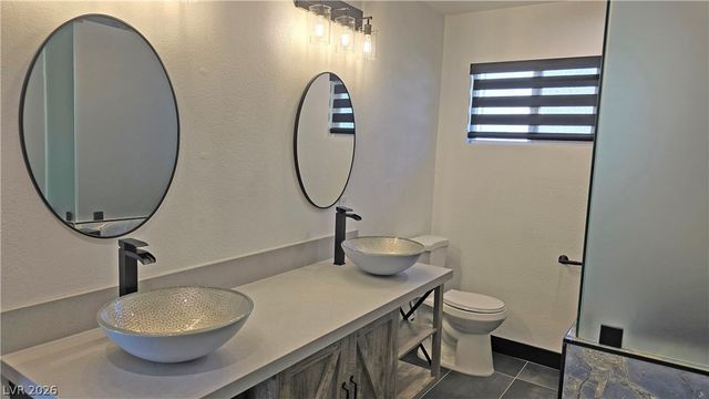 2870 Belcastro Street, Las Vegas, NV 89117