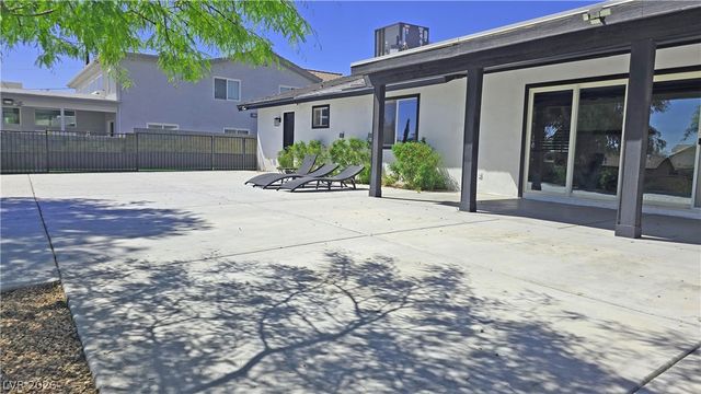 2870 Belcastro Street, Las Vegas, NV 89117