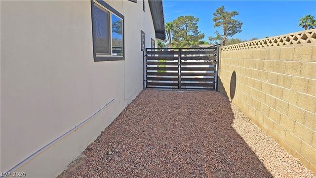2870 Belcastro Street, Las Vegas, NV 89117