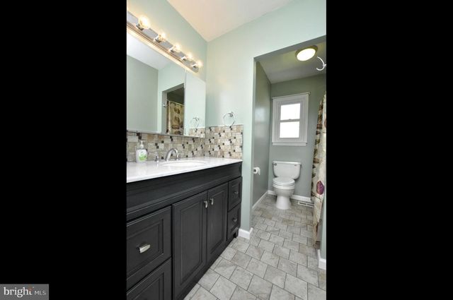 192 CANTERBURY RD, Mount Laurel, NJ 08054