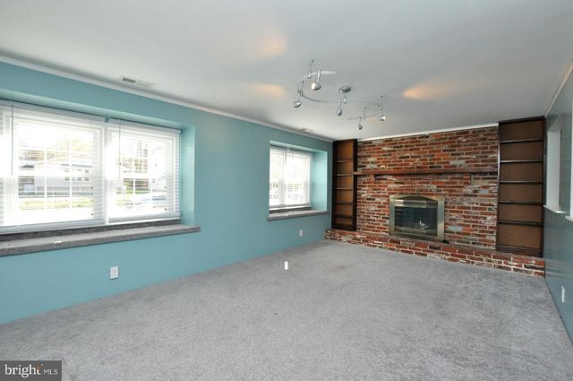 192 CANTERBURY RD, Mount Laurel, NJ 08054