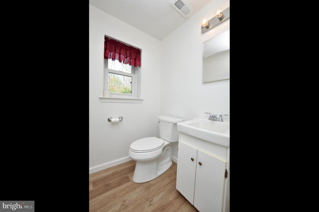 192 CANTERBURY RD, Mount Laurel, NJ 08054