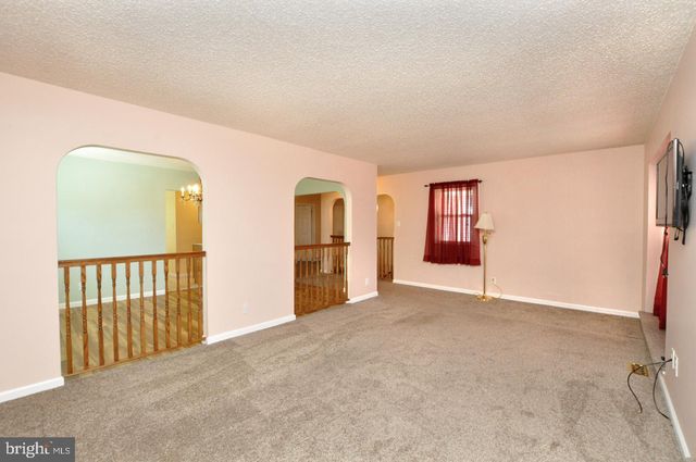 192 CANTERBURY RD, Mount Laurel, NJ 08054