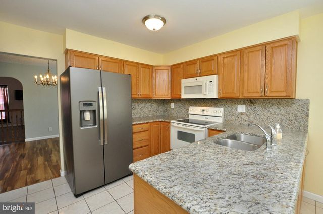 192 CANTERBURY RD, Mount Laurel, NJ 08054