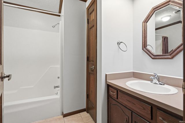 5611 Larchwood Run, Fort Wayne, IN 46825