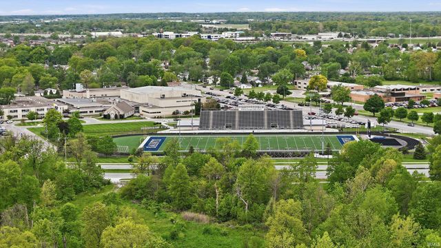 5611 Larchwood Run, Fort Wayne, IN 46825