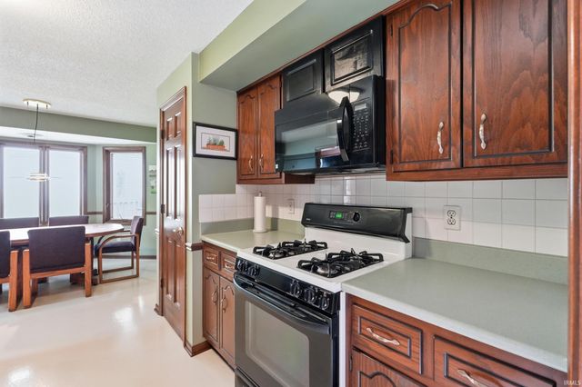 5611 Larchwood Run, Fort Wayne, IN 46825