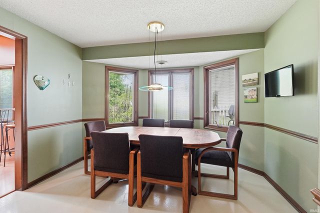 5611 Larchwood Run, Fort Wayne, IN 46825