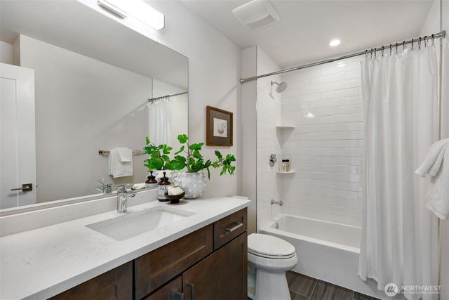 3821 19th Avenue SW, Seattle, WA 98106