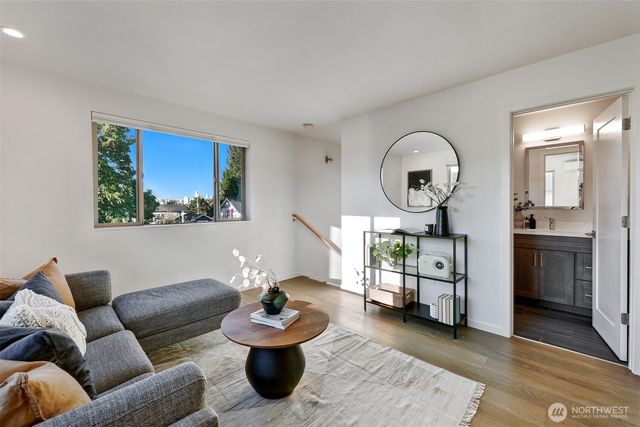 3821 19th Avenue SW, Seattle, WA 98106