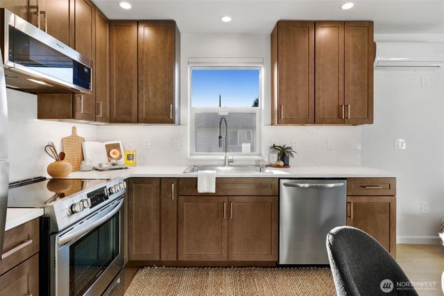 3821 19th Avenue SW, Seattle, WA 98106