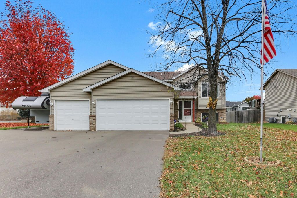 310 Flintwood Street SW, Isanti, MN 55040