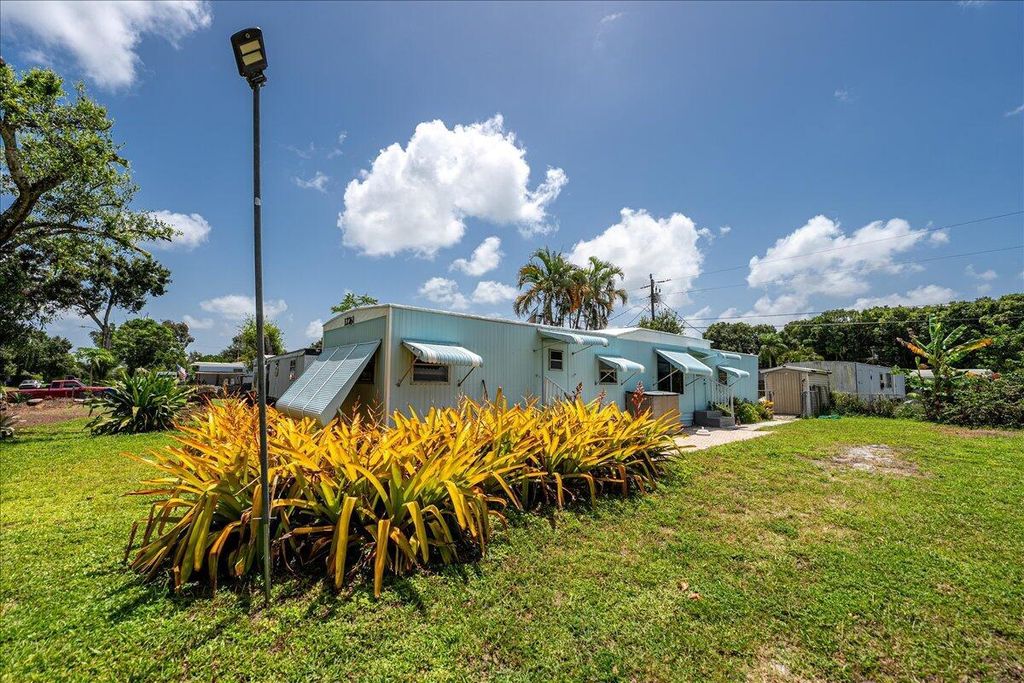 1276 SW Tropical Terrace, Stuart, FL 34997