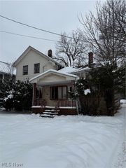 3829 Lake Avenue, Ashtabula, OH 44004