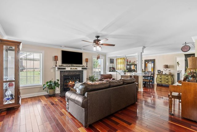 100 Dove Run Circle, Georgetown, KY 40324