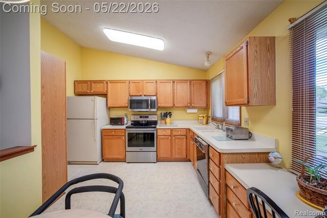 22130 River Ridge Trail, Farmington Hills, MI 48335