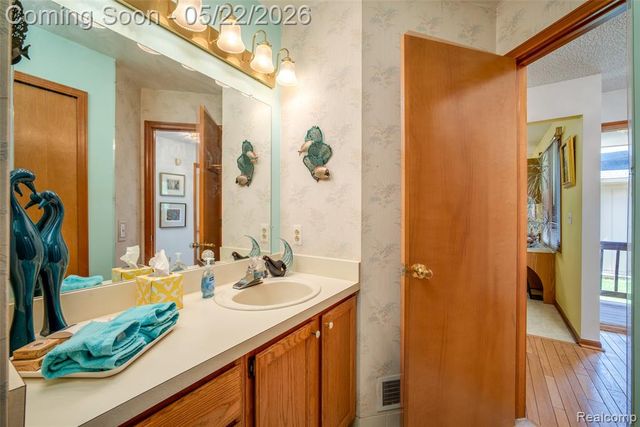 22130 River Ridge Trail, Farmington Hills, MI 48335