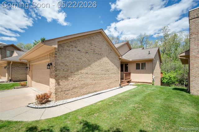 22130 River Ridge Trail, Farmington Hills, MI 48335