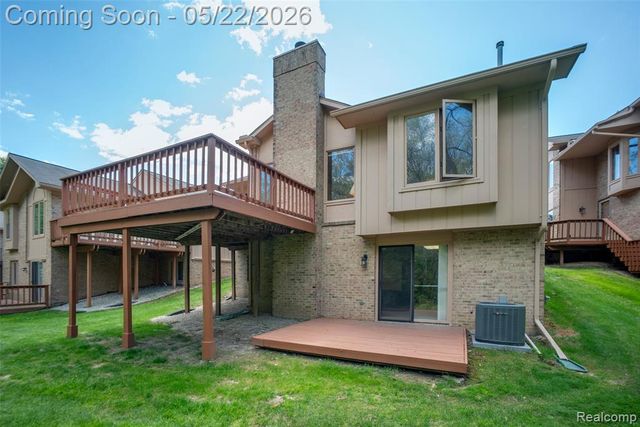 22130 River Ridge Trail, Farmington Hills, MI 48335