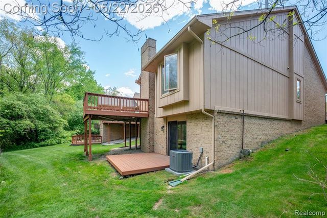 22130 River Ridge Trail, Farmington Hills, MI 48335