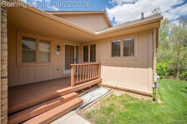 22130 River Ridge Trail, Farmington Hills, MI 48335
