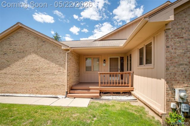 22130 River Ridge Trail, Farmington Hills, MI 48335