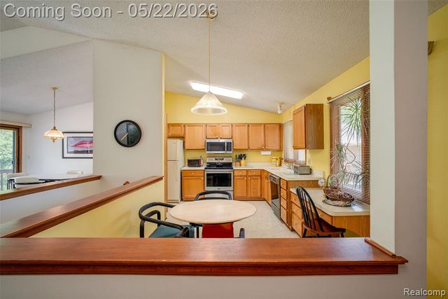 22130 River Ridge Trail, Farmington Hills, MI 48335