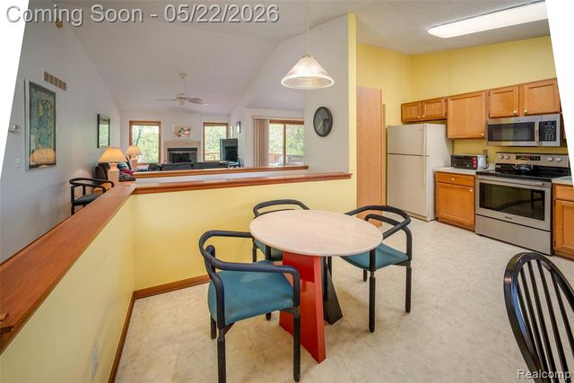 22130 River Ridge Trail, Farmington Hills, MI 48335
