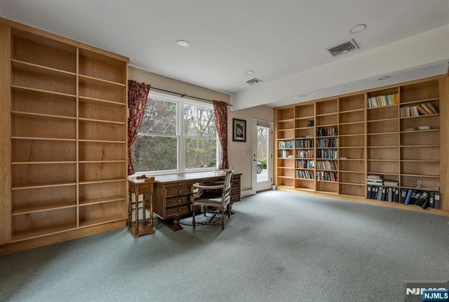 14 Longview Drive, Montville Township, NJ 07082