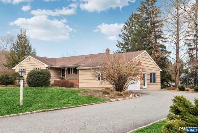 14 Longview Drive, Montville Township, NJ 07082