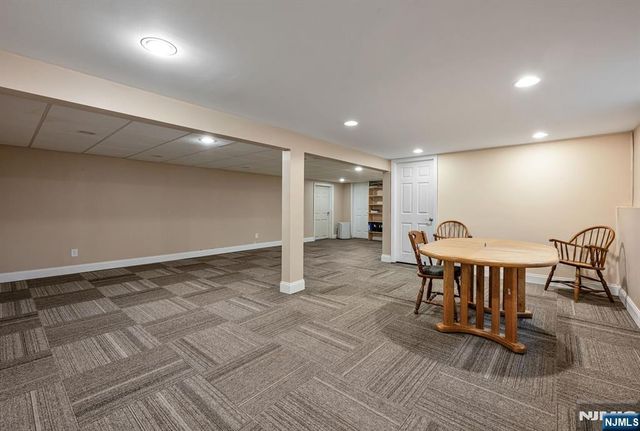 14 Longview Drive, Montville Township, NJ 07082