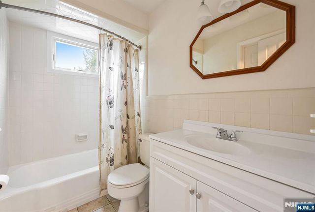 14 Longview Drive, Montville Township, NJ 07082