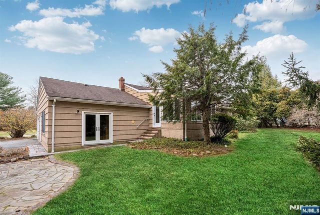 14 Longview Drive, Montville Township, NJ 07082