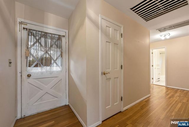 14 Longview Drive, Montville Township, NJ 07082