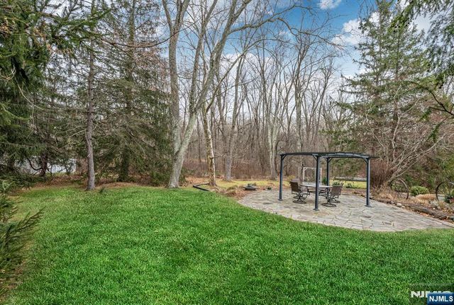 14 Longview Drive, Montville Township, NJ 07082