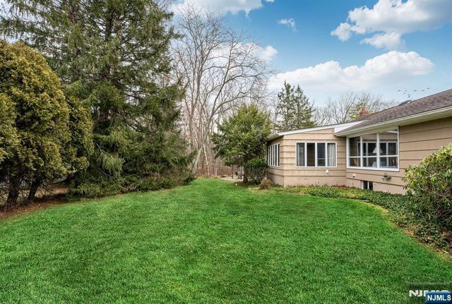 14 Longview Drive, Montville Township, NJ 07082