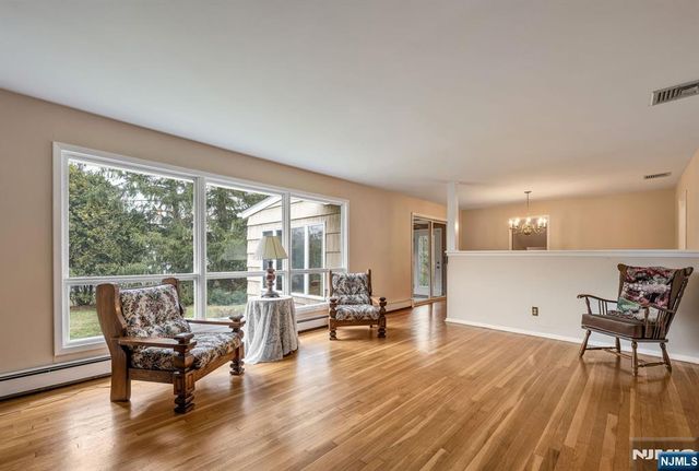 14 Longview Drive, Montville Township, NJ 07082